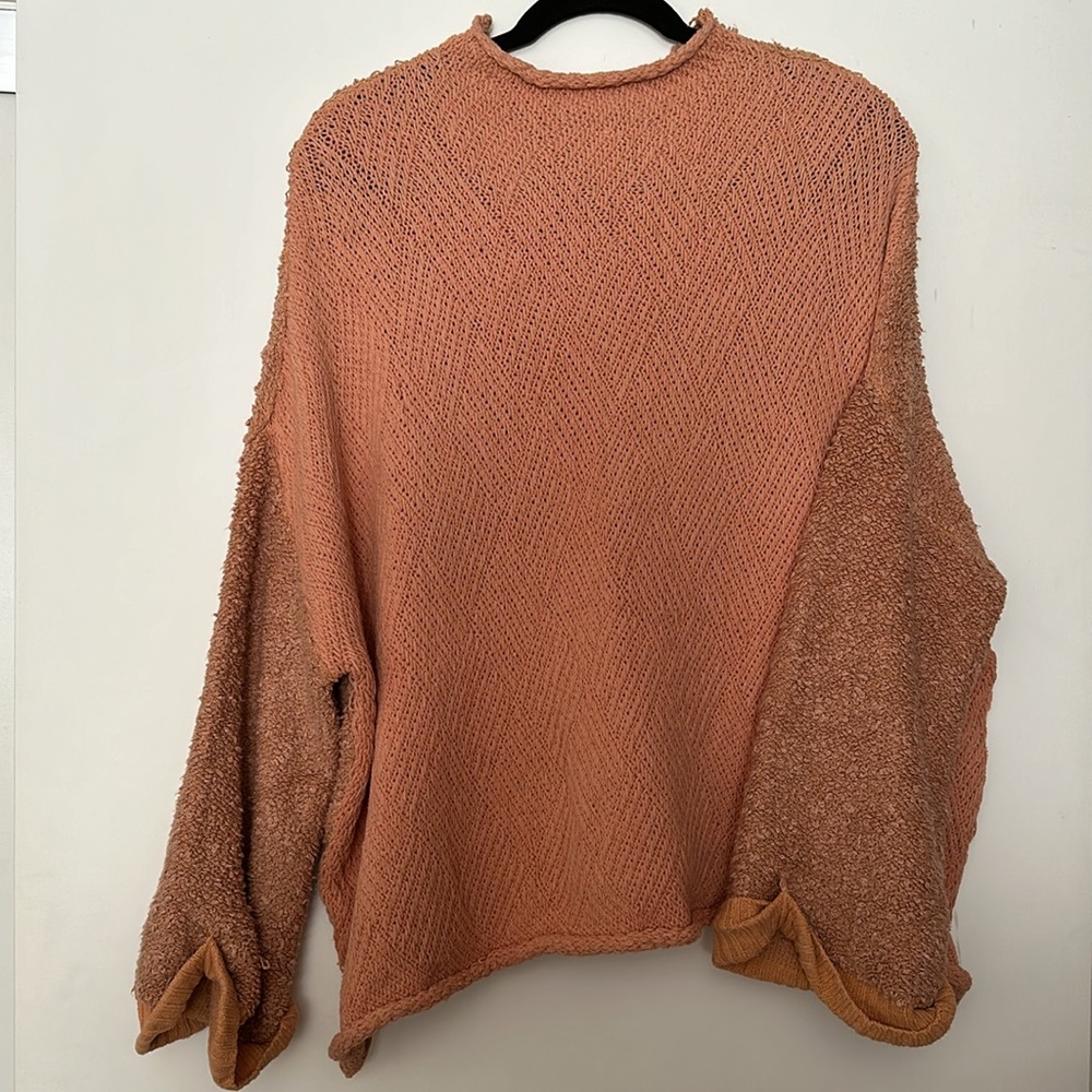 Free People oversized sweater, well loved but in great condition!! - Picture 2 of 3